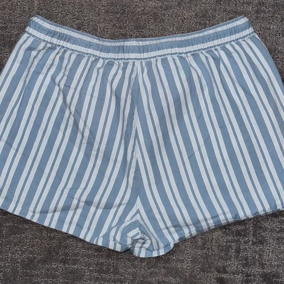 💰⬇️ POLO
Ralph Lauren Light Blue Striped Shorts | Pre-Loved - Picture 4 of 9